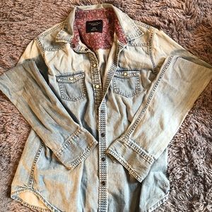 Jean shirt with pearl buttons